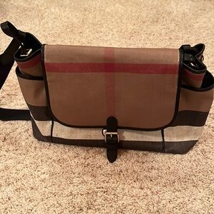 Crossbody bag with multiple pockets inside